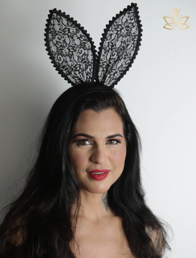 Tiara orelha coelha renda